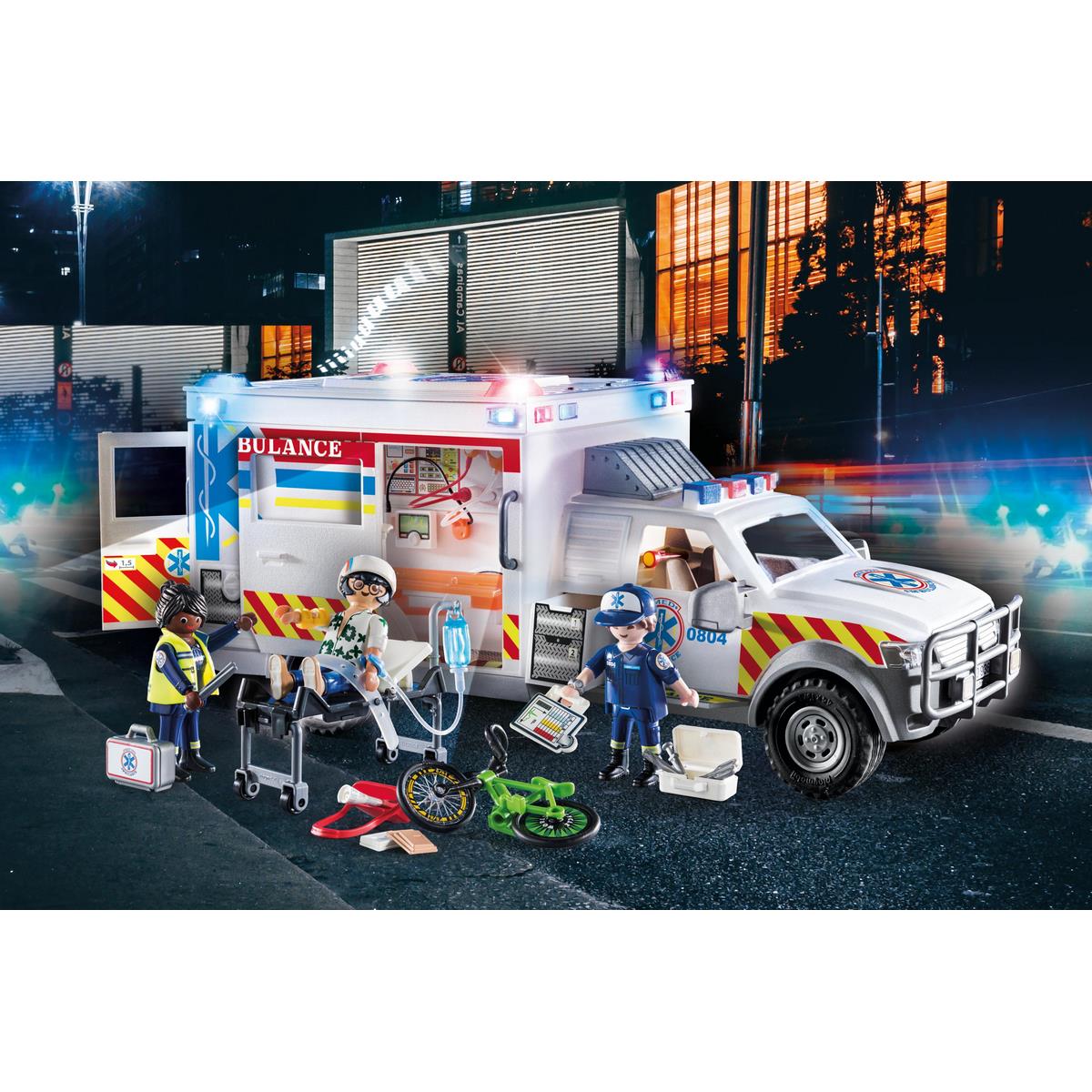 City Action Ambulance avec secouristes et blessé