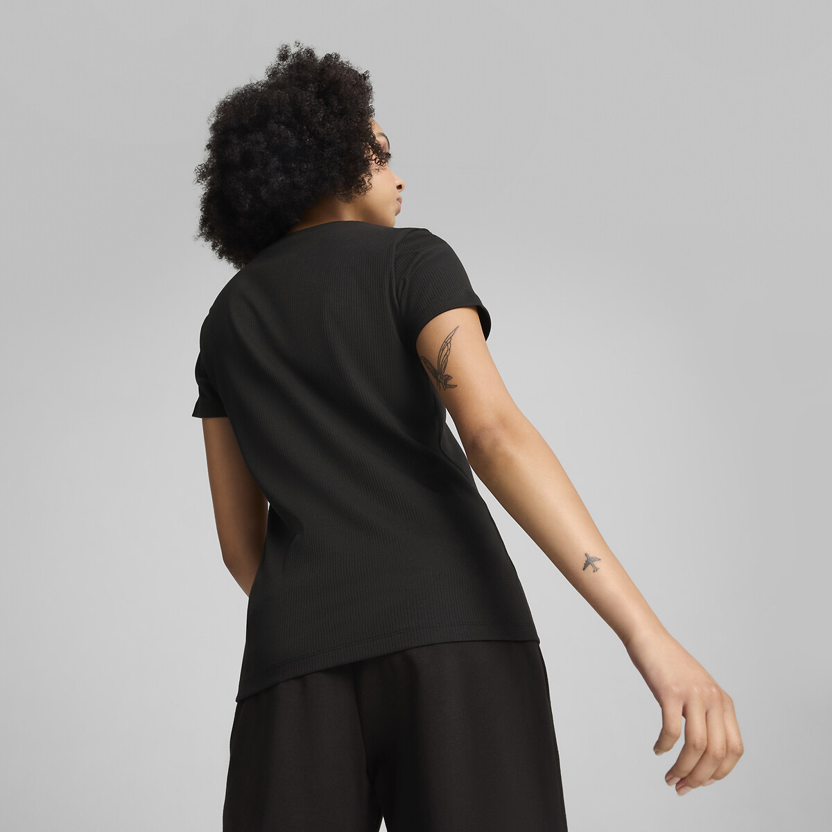 PUMA<br>Camisetas Essenciais Elevadas