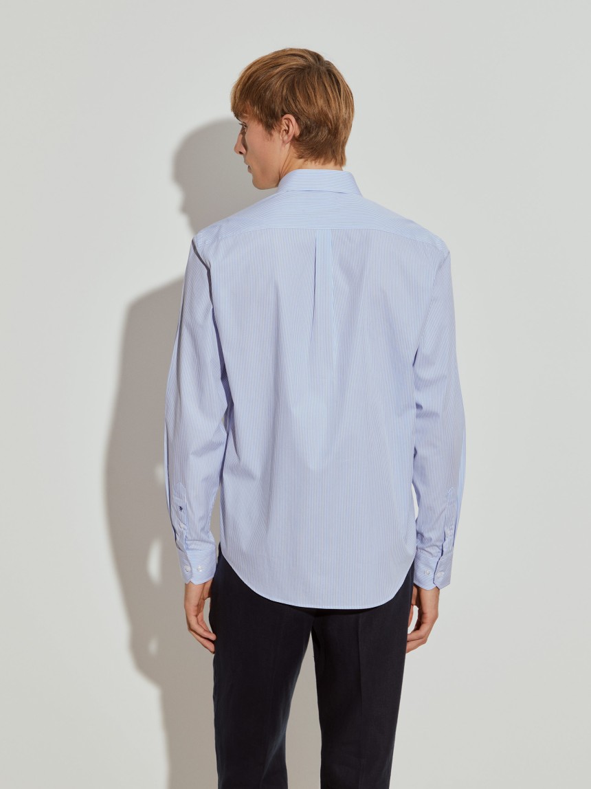 Camisa regular fit às riscas