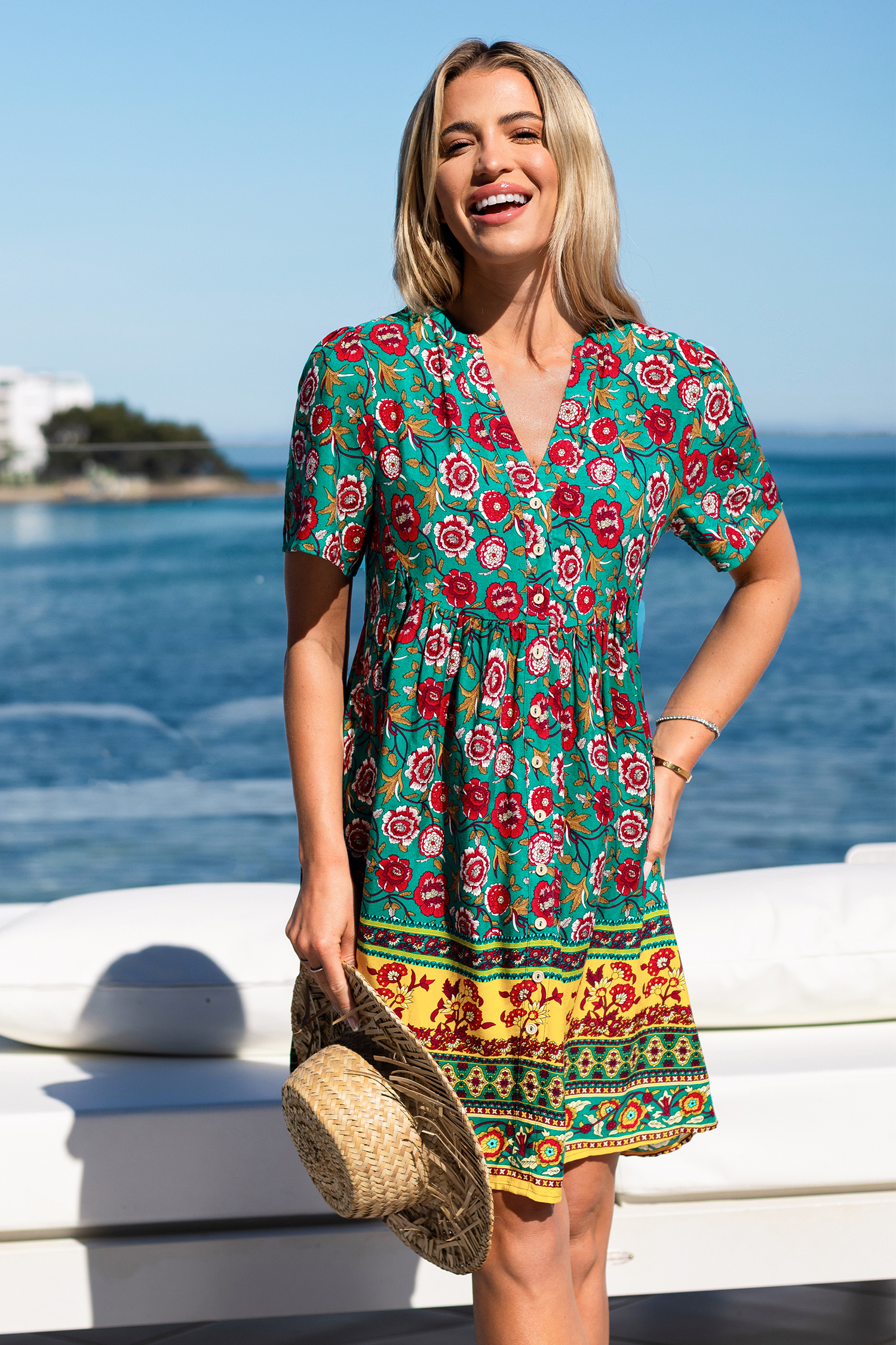 Robe mini à col en V avec fleurs et boutons sur le devant