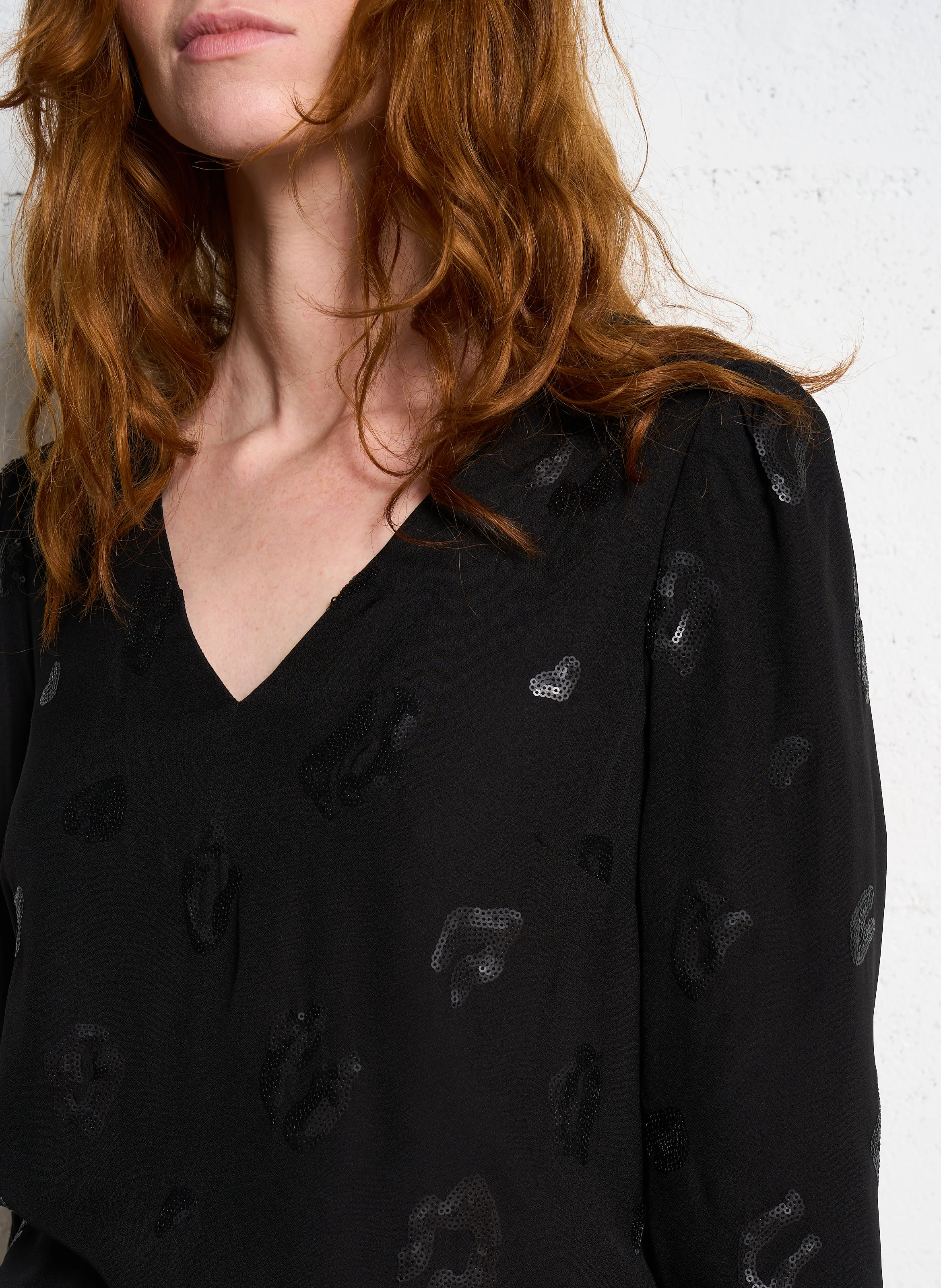 Robe courte droite à sequins| Noir
