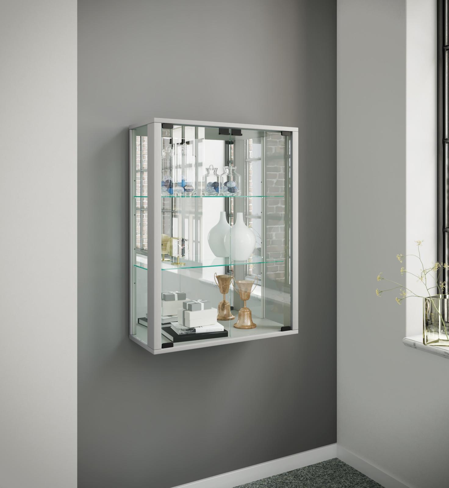 Wandvitrine UDINA - silber - Rückwandspiegel - LED-Beleuchtung
