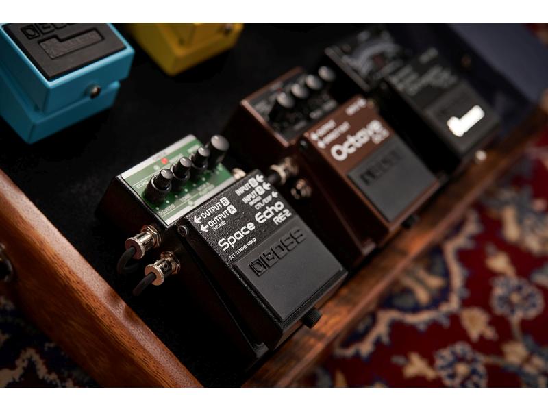 BOSS Pedal RE-2 Space Echo Digitale Nachbildung des legendären RE-201 Space Echo Effektgeräts im Kompaktpedal-Format mit zusätzlichen Funktionen