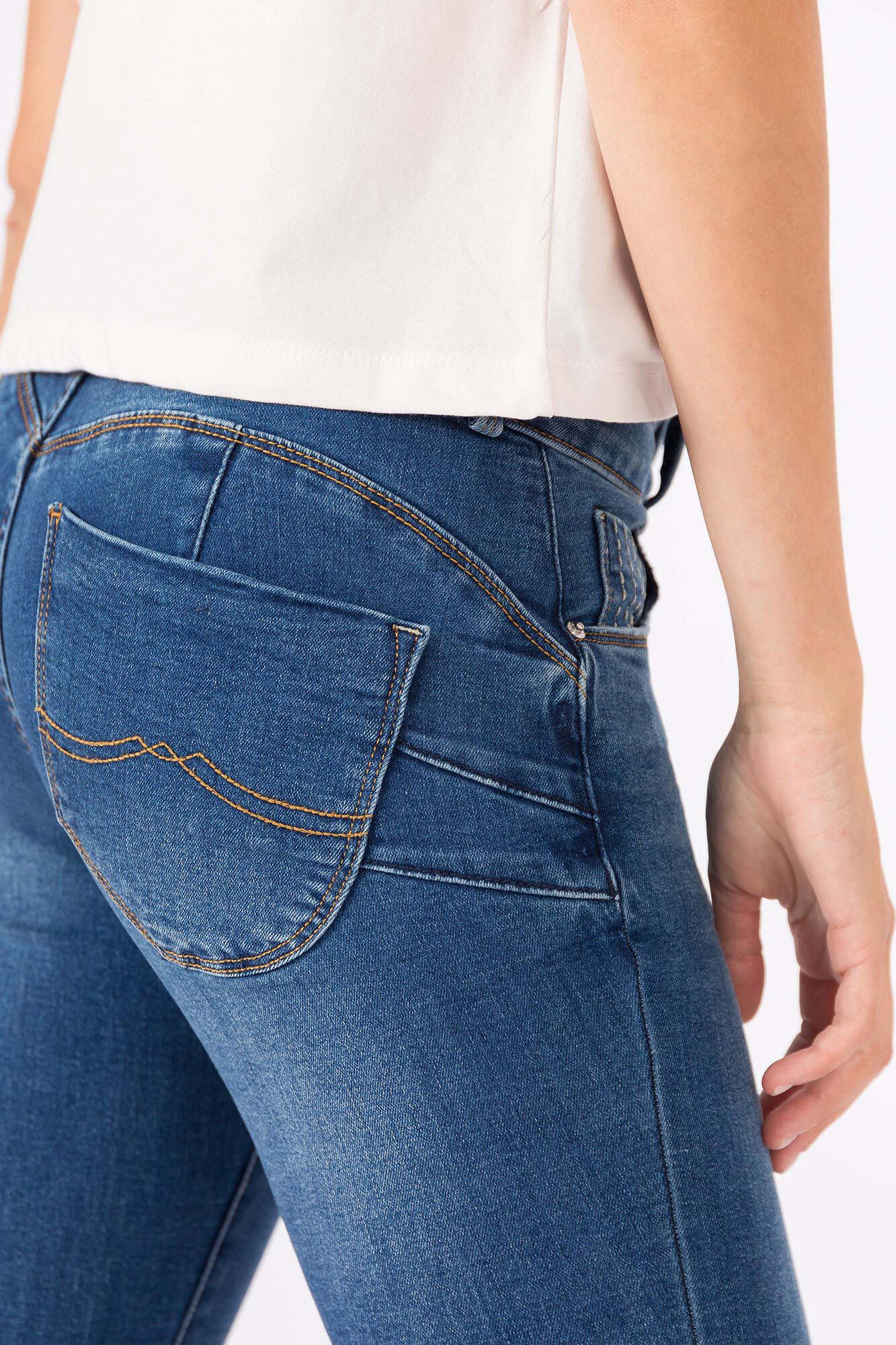 Calça jeans skinny com lavagem dupla e efeito lavado