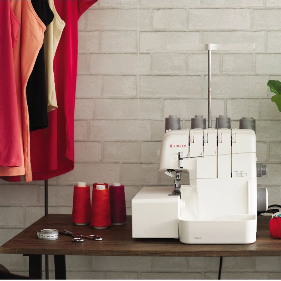 Máquina de encadernação de bordas SINGER S0700