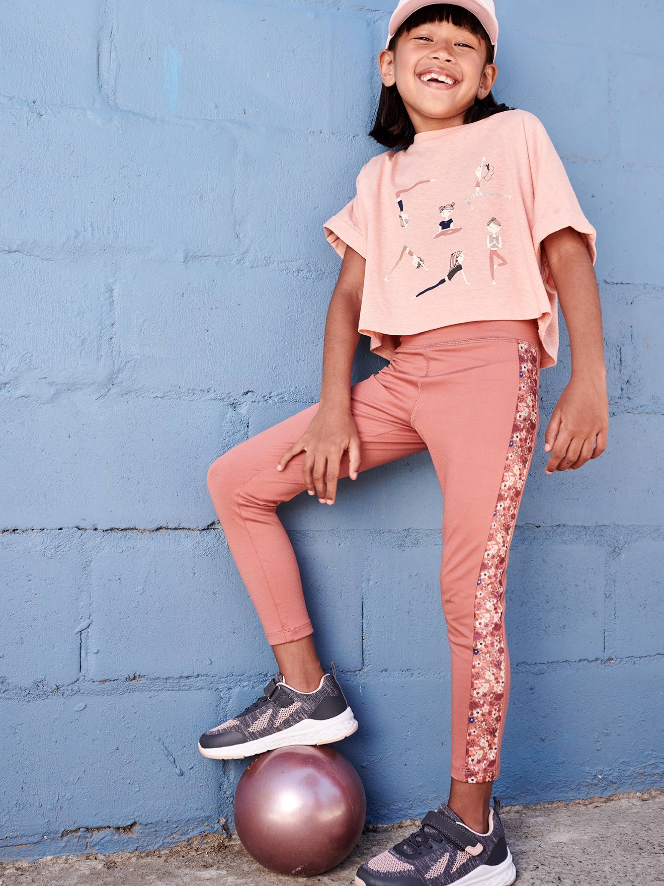 Leggings esportivas femininas em tecido técnico com listras laterais florais, cor argila.