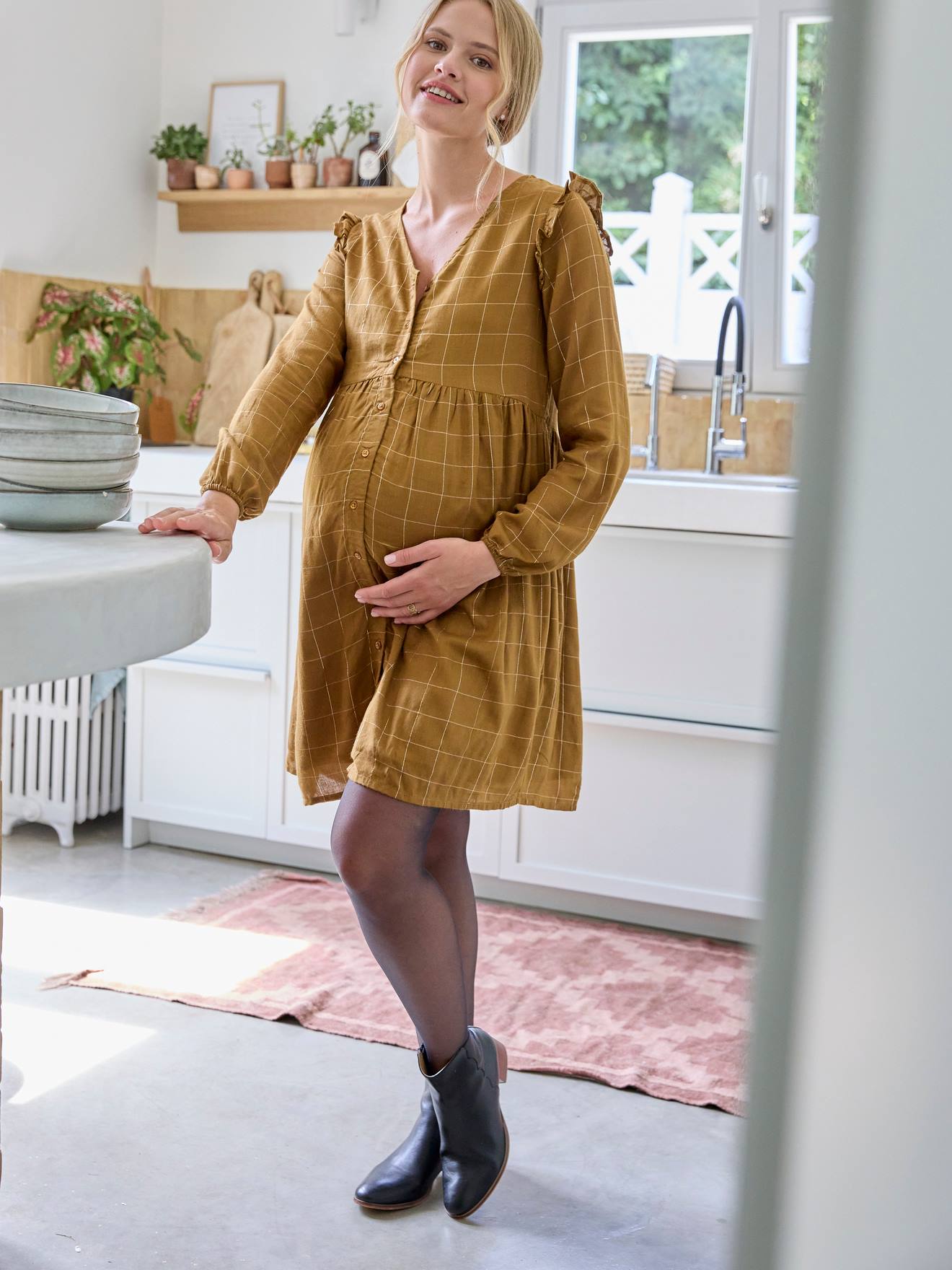 Vestido curto xadrez iridescente para maternidade e amamentação, cáqui.