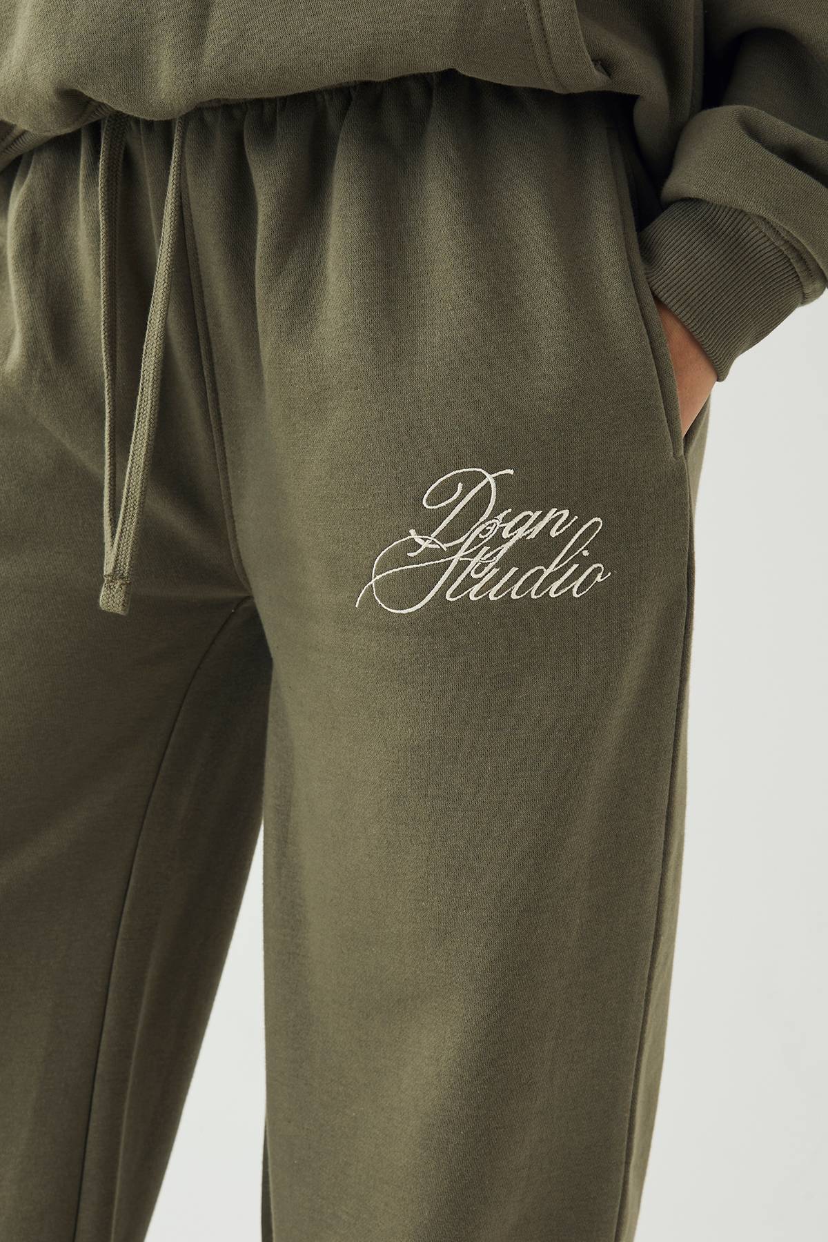 Jogging Jambe Droite DSGN Studio Script