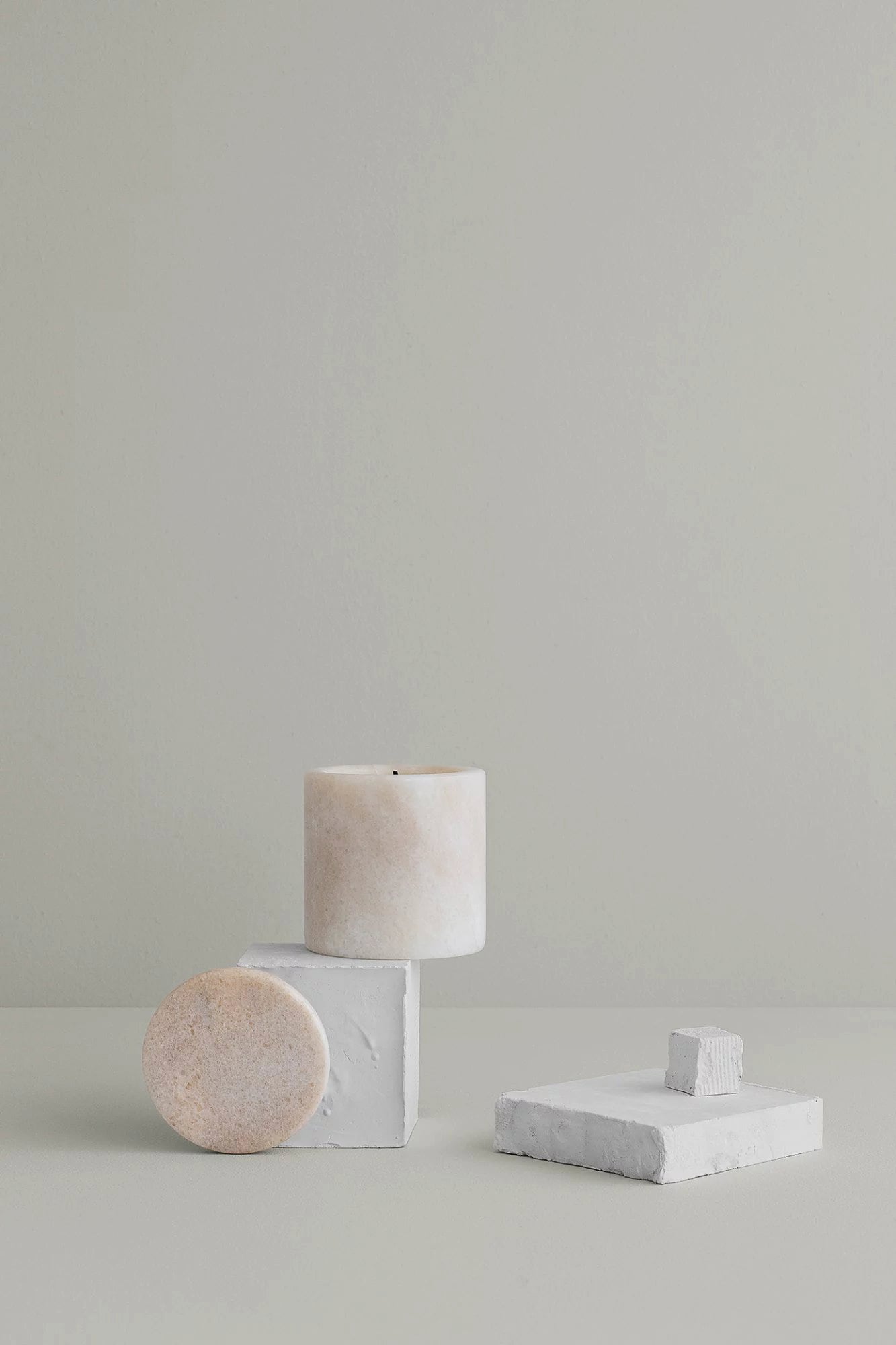 blomus Marmor Duftkerze FRABLE8cm beige / Moonbeam