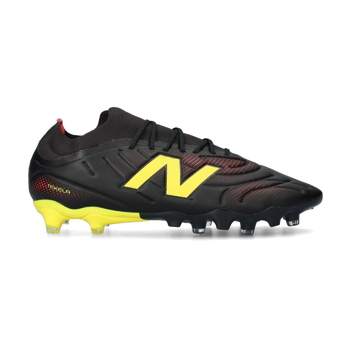 Chuteira New Balance Tekela Team Low Laced FG V5