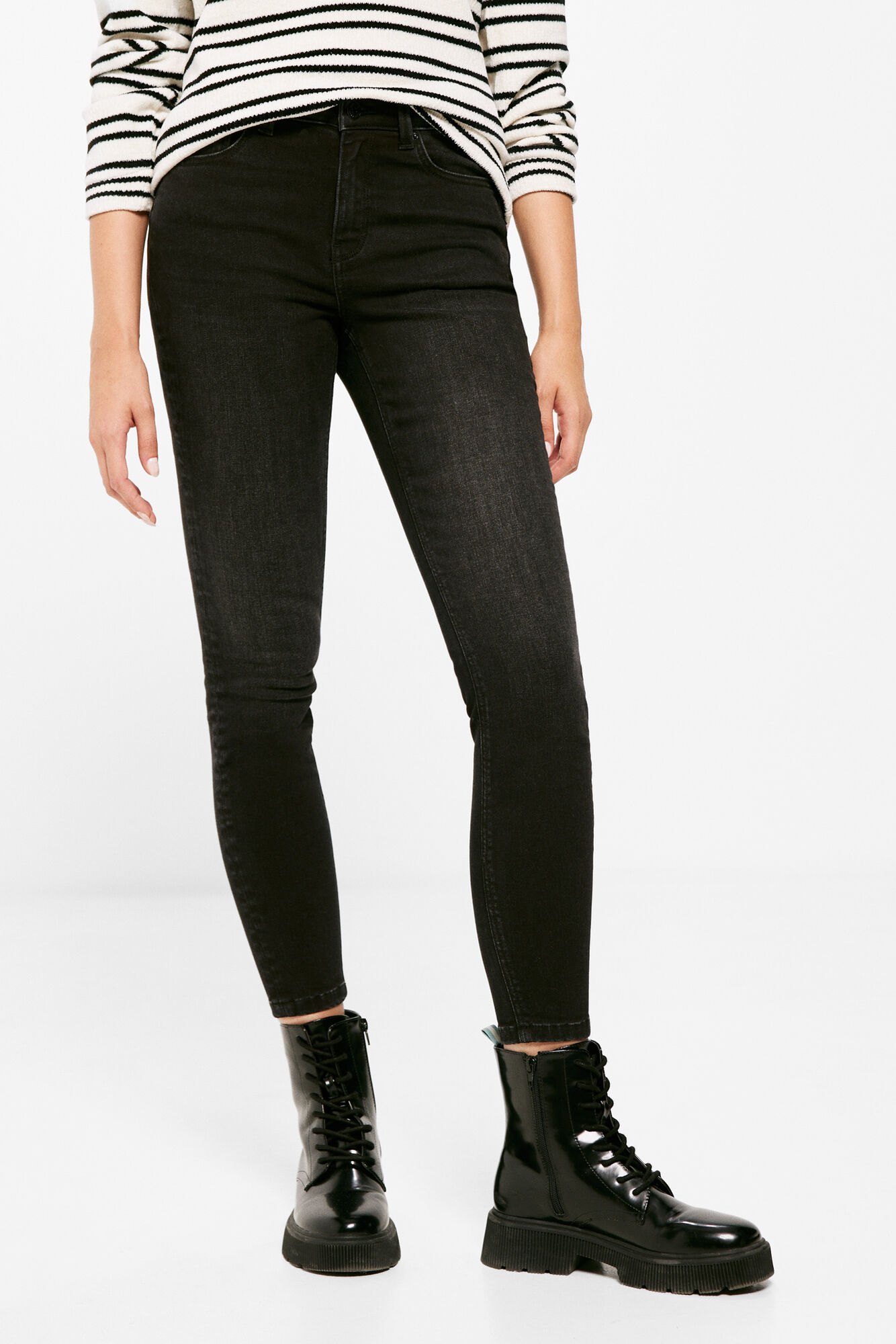 Calça jeans cropped slim, lavagem sustentável