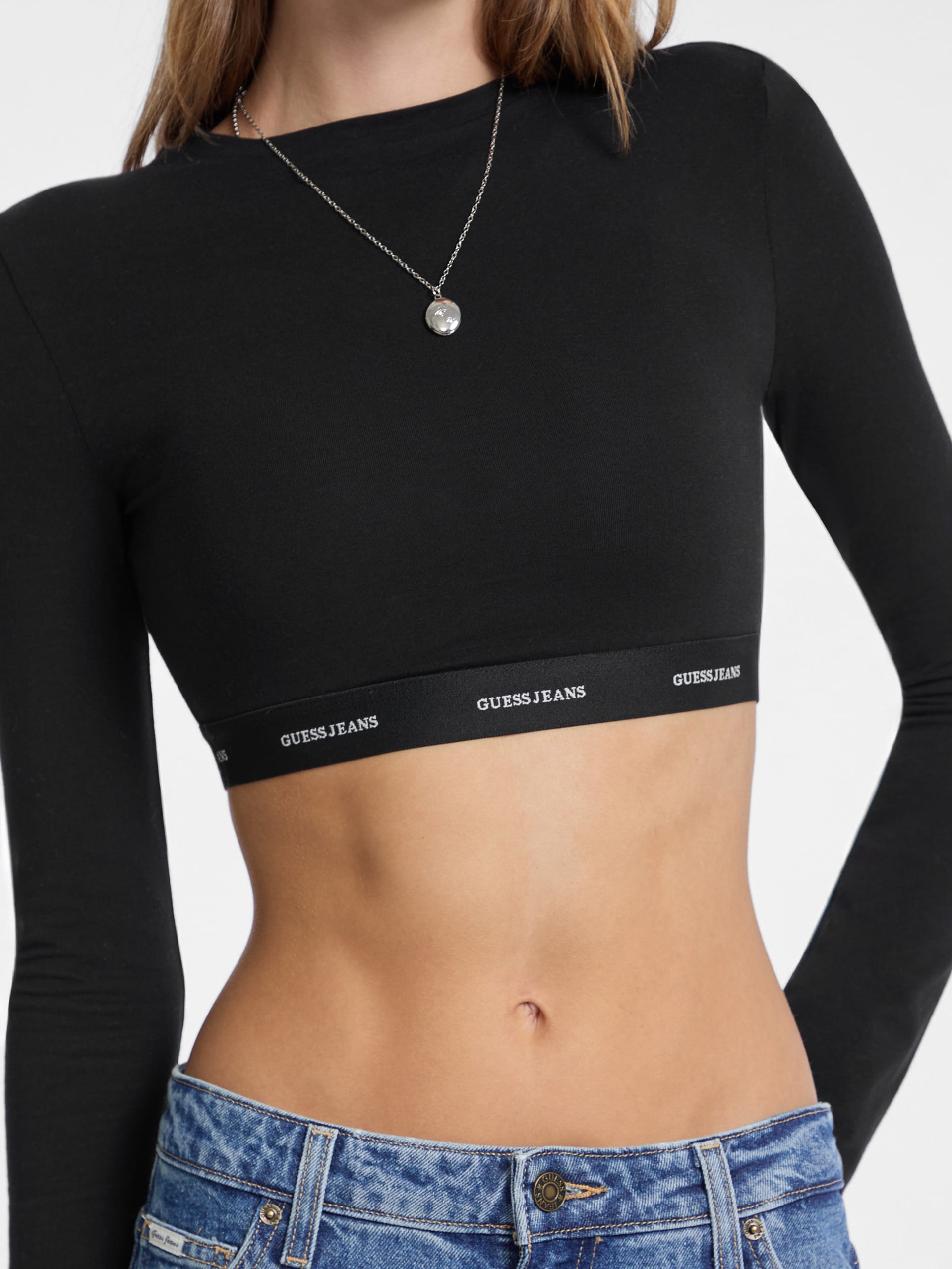 Top cropped com fita de logo