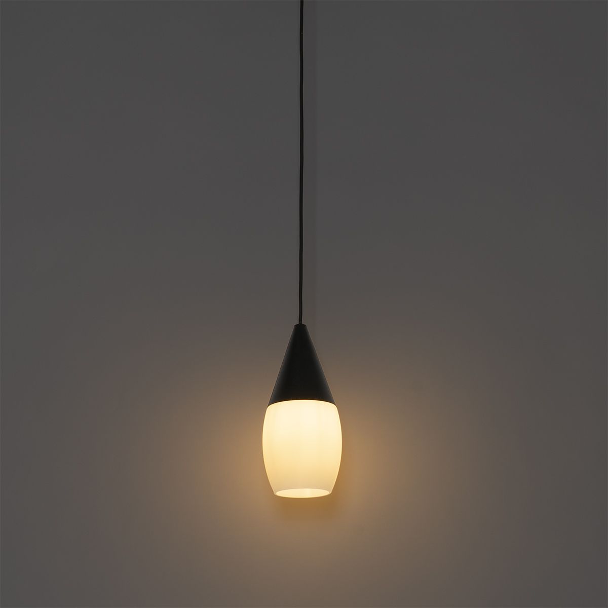 Moderne hanglamp zwart met opaal glas - Drop