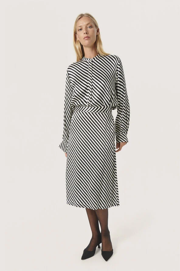Soaked in Luxury SLSoho Blouse LS STUDIO Black & white diagonal stripe