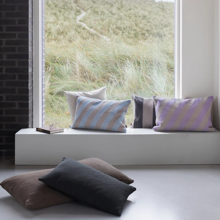 Mette Ditmer - Across Kilim Kissenbezug, 40 x 60 cm, light grey