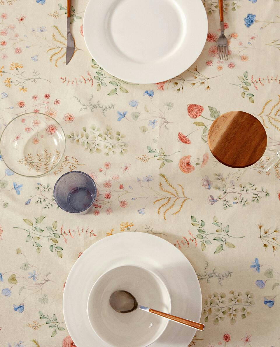 TOALHA DE MESA COM ESTAMPA FLORAL