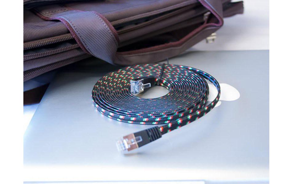 Slimpatchkabel RJ-45 - RJ-45, Cat 6, UTP, 0.5 m, RotRobustes, geschirmtes Twisted-Pair-Kabel (STP) mit Klinkenschutz
