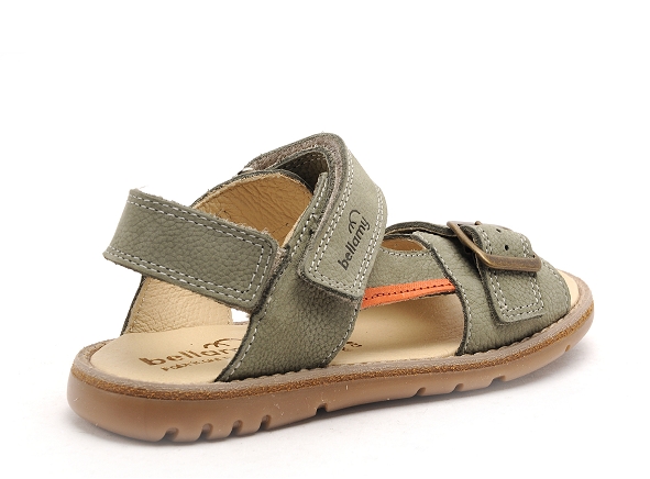 Bellamy nu pieds enfant deve vert