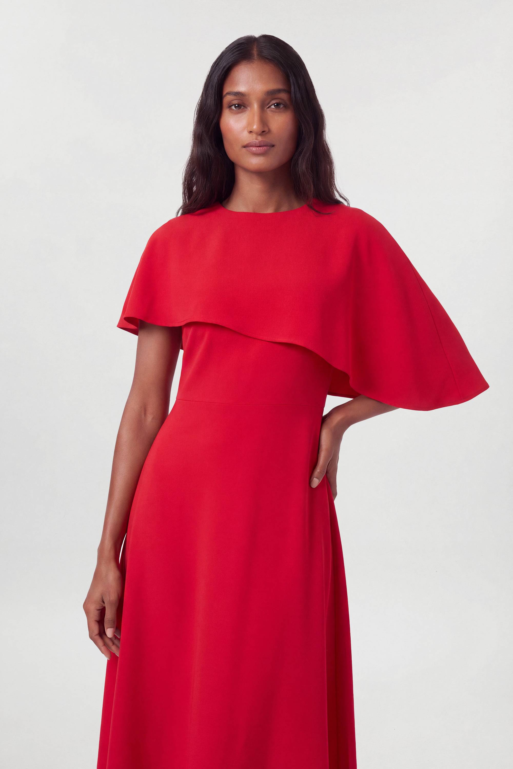 KarenMillen Robe Midi Ajustée Avec Détail Cape Souple