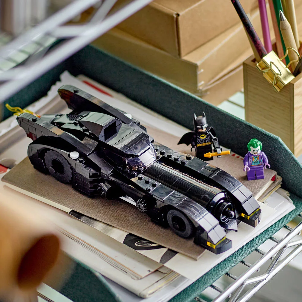LEGO®DC COMICS SUPER HEROES™ 76224 - LA BATMOBILE™ POURSUITE ENTRE BATMAN™ ET LE JOKER™