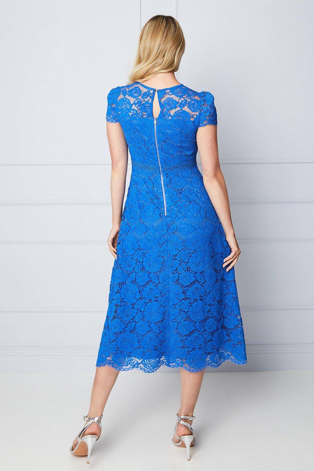 Wallis Robe Mi-Longue Ajustée et Évasée en Dentelle