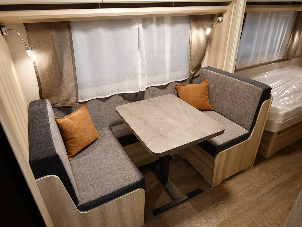 Hobby De Luxe 460 SL 2026 caravan