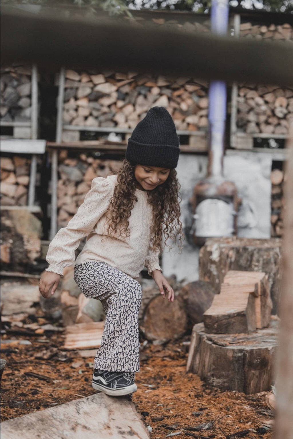 LOOXS flared broek met all over print zand/zwart