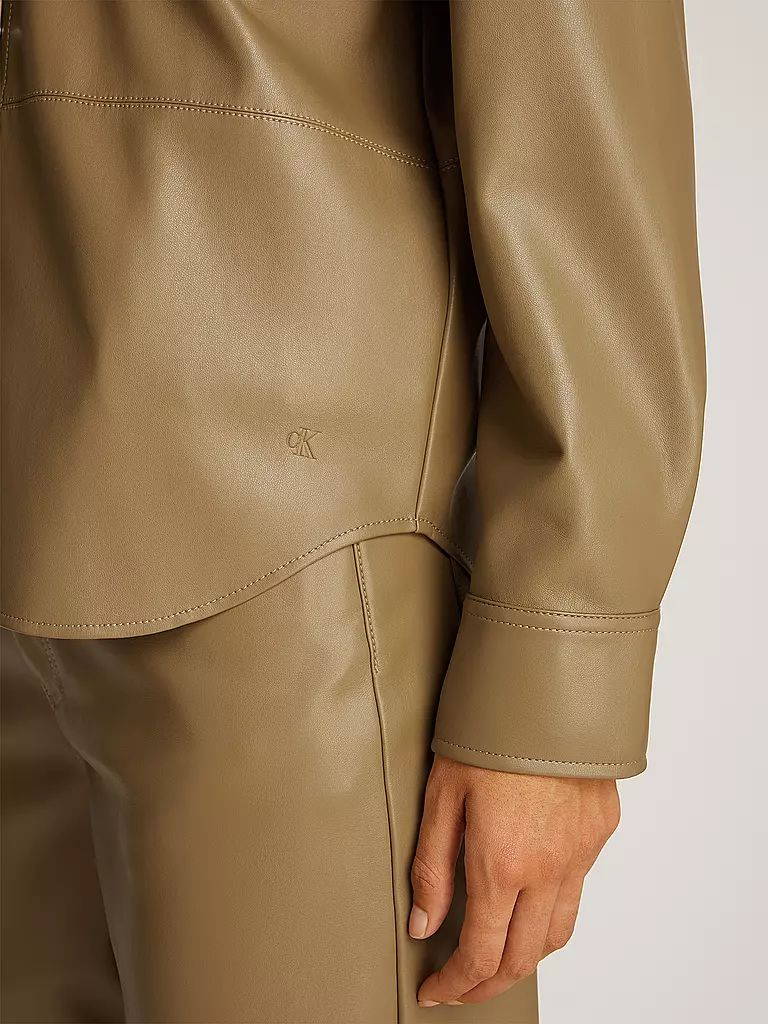 CALVIN KLEIN JEANS Overshirt in Lederoptik olive