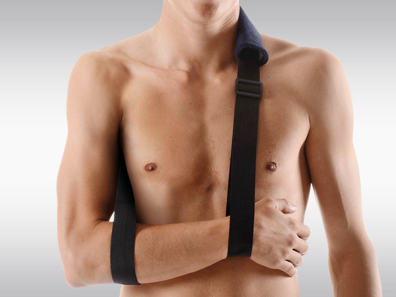 Omnimed Ortho Armschlinge Mitella S-XL gepolstert blau-schwarz 1 Stk