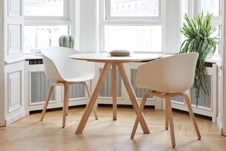 Hay AAC22 stoel gezeept eiken onderstel Pale Peach