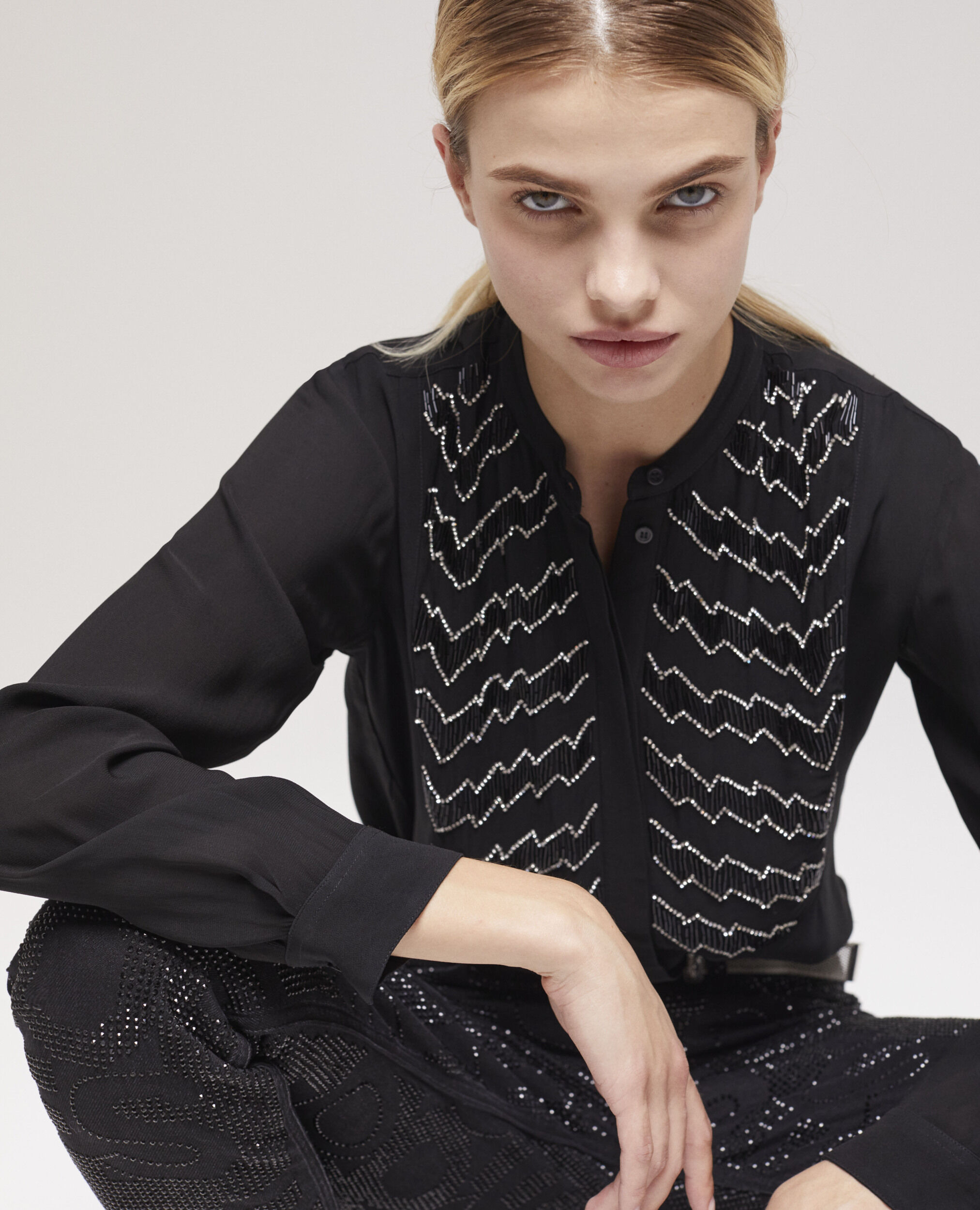 Chemise détails perles noire