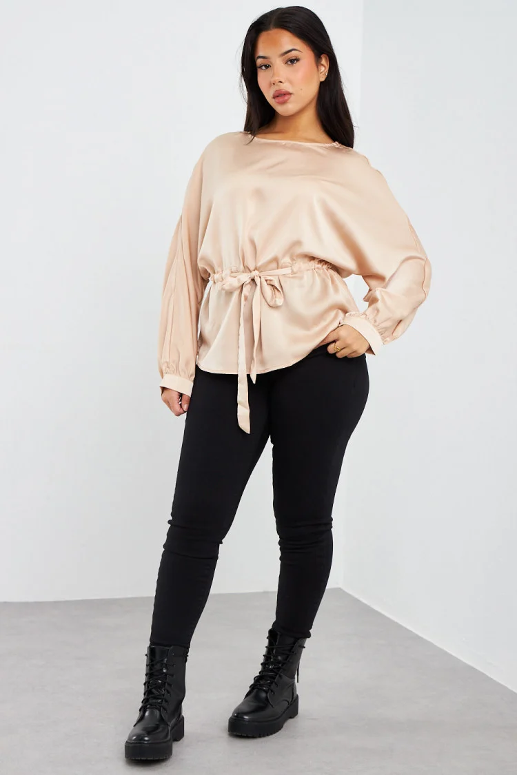 Blouse beige ceinturée
