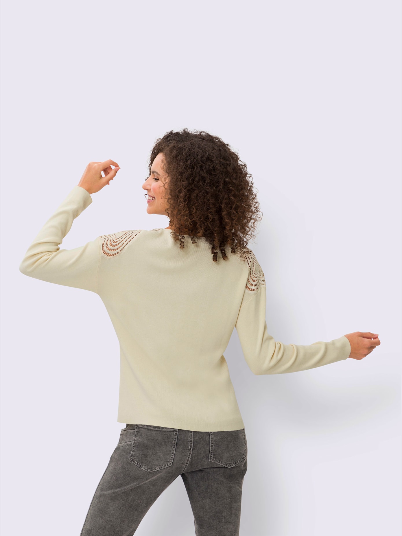 Pull dentelle en forme de cœur