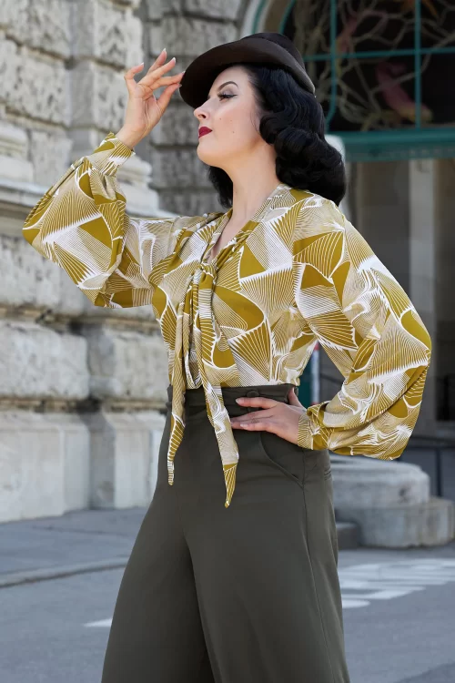 Miss Candyfloss Tannia Khalia geometric blouse in khaki en wit