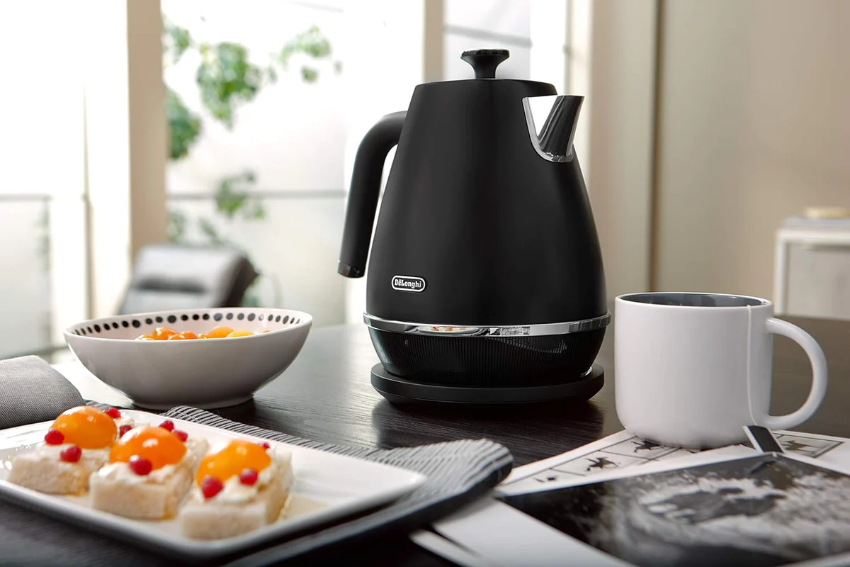 bouilloire électrique de 1,7L sans fil 2000W noir Delonghi