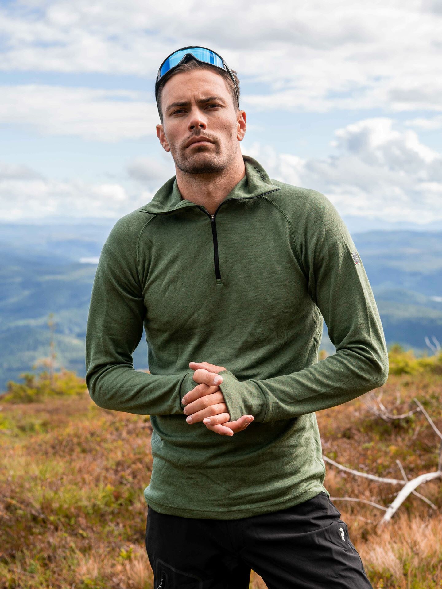 Expedition Man Zip Neck