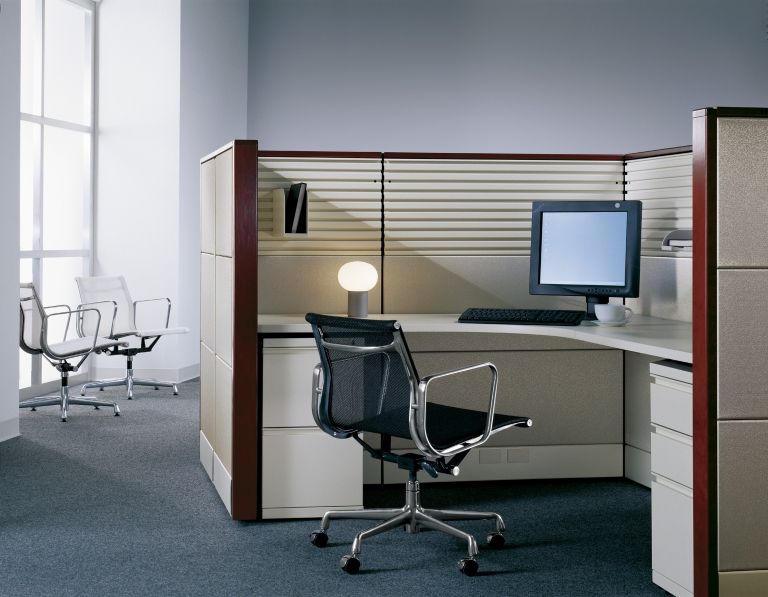Vitra EA 117 bureaustoel Hopsak zwart, verchroomd, harde wielen