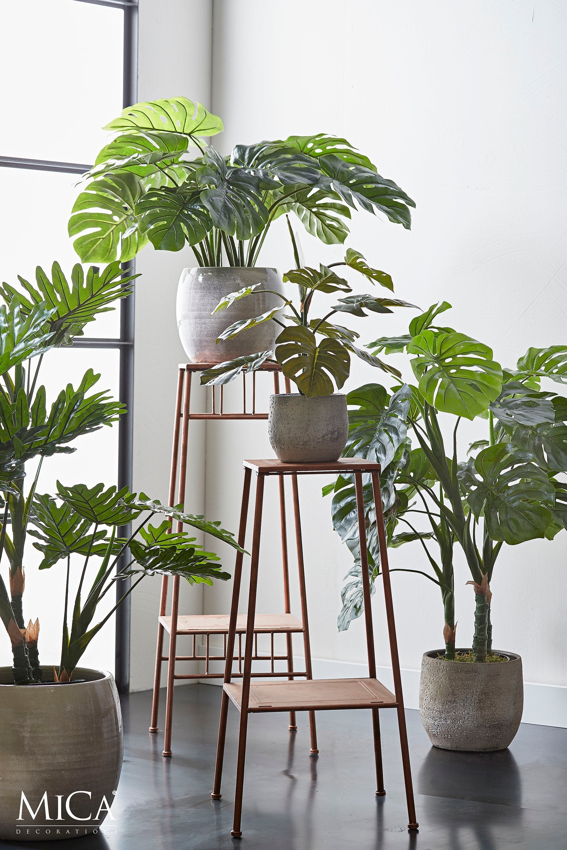 Mica Decorations Monstera in plastic pot groen - h140xd80cm