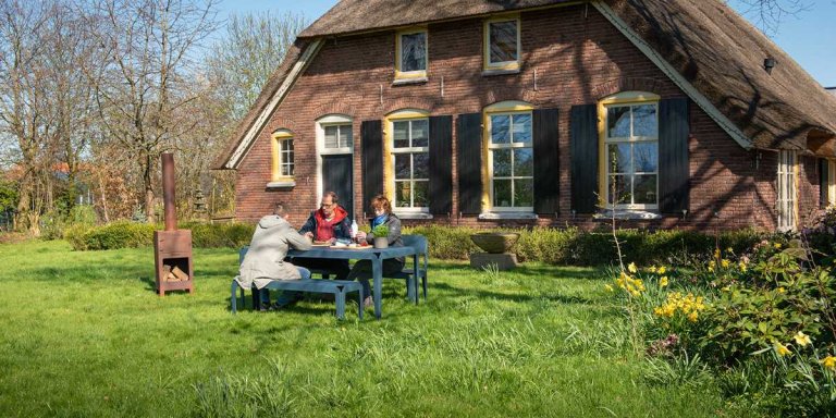 Weltevree Bended tuinbank met rugleuning Agate gray