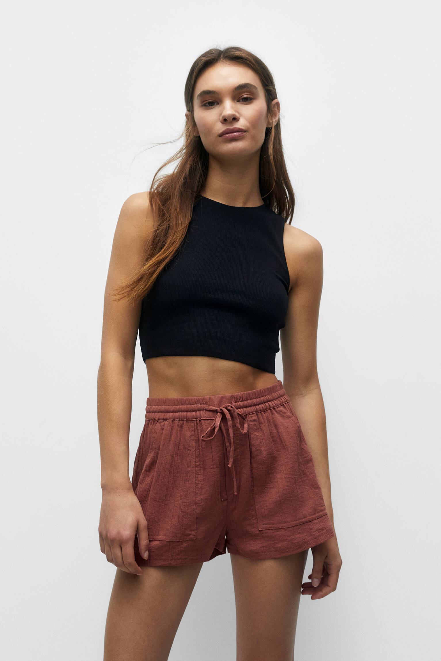 Shorts fluidos com bolsos - Marrom