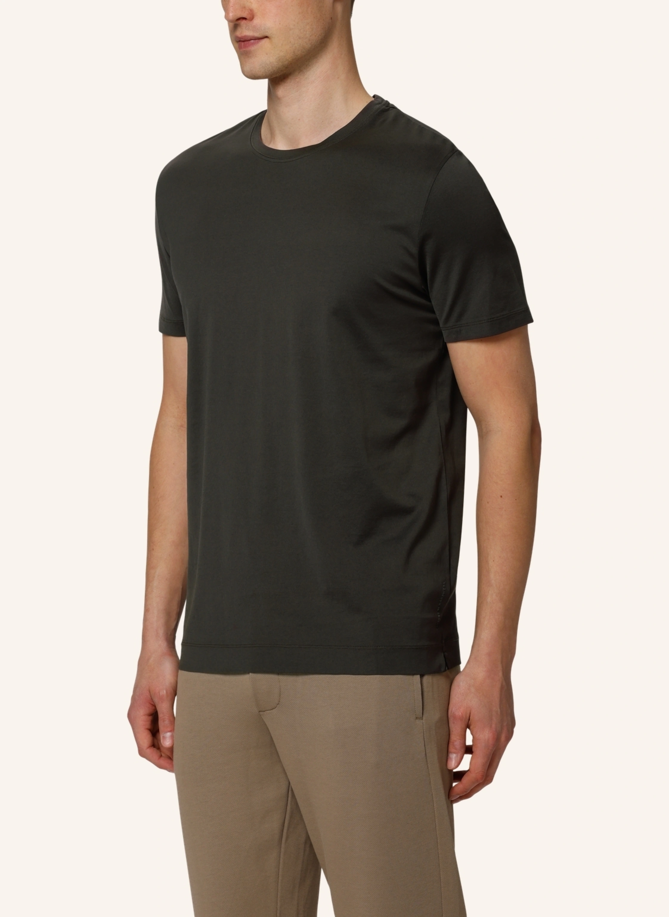 TRUSTED HANDWORK Round Neck 1/2-Sleeve T-Shirt
