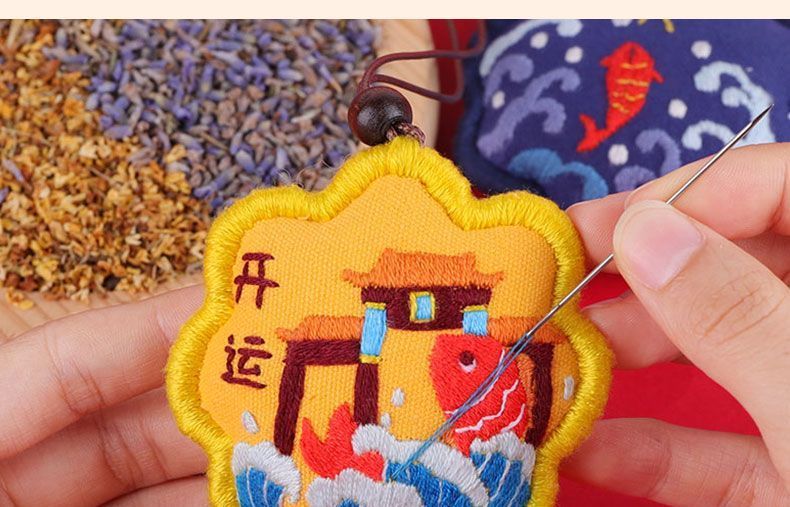Embroidery Kingdom - Retro Amulet Borduur DIY Kit