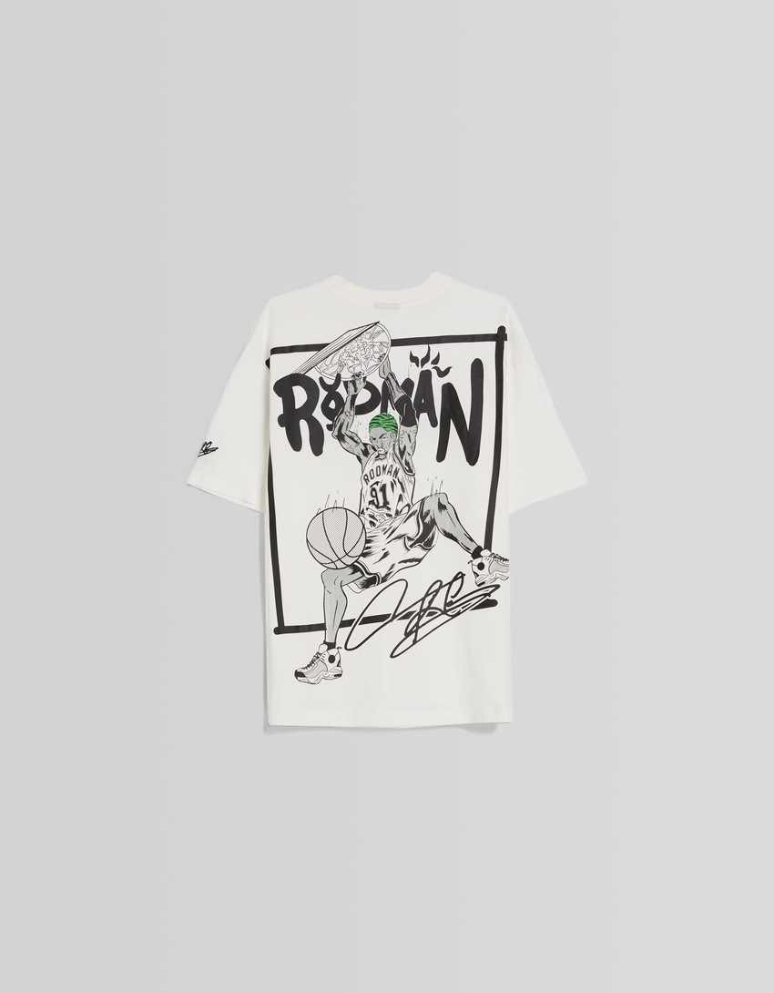 Camiseta de manga curta com estampa DENNIS RODMAN X BERSHKA e modelagem quadrada.