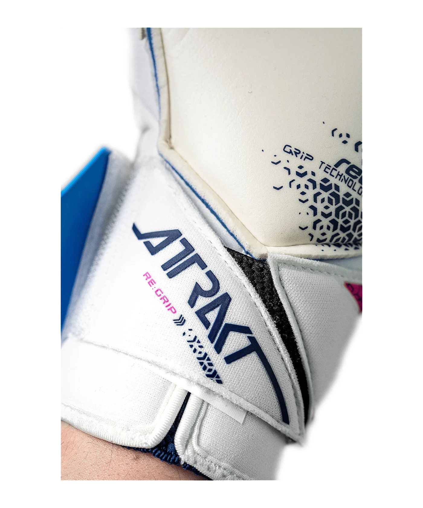 Reusch Attrakt Grip Evolution goalkeeper gloves F4310