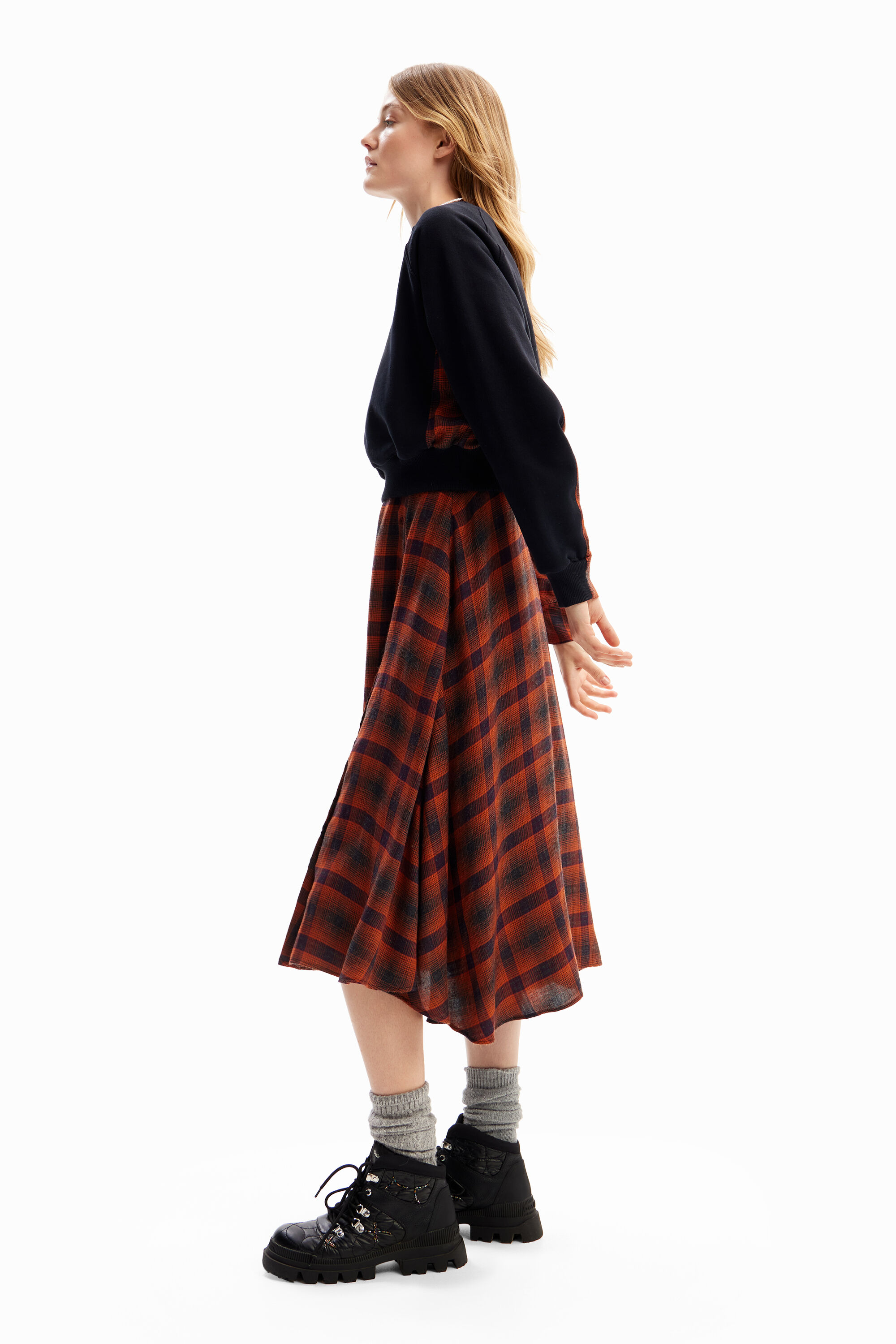 Vestido midi combinado com quadrados