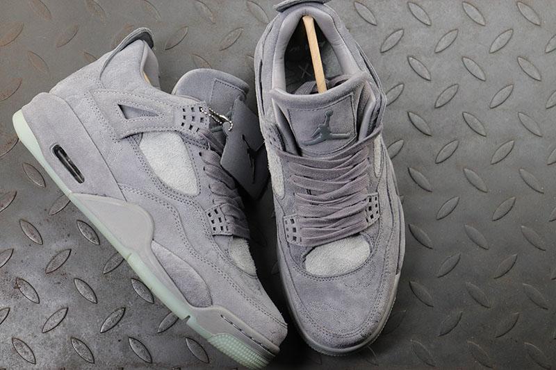 Jordan 4 Retro Kaws