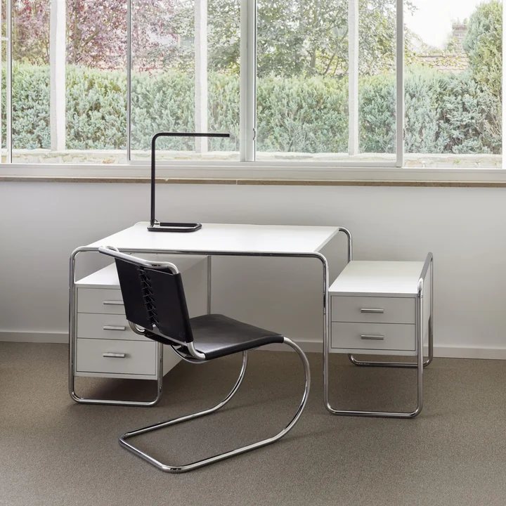 Thonet - Lum Tischleuchte LED, H 50 cm, Chrom