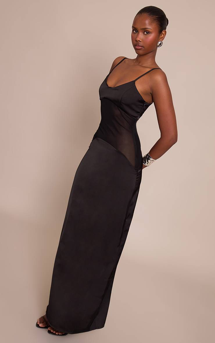 Noir Robe Longue En Satin Prune Profond Avec Encolure Dégagée Et Détails En Mesh