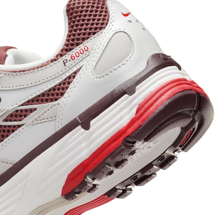 Nike Chaussures P-6000 - Blanc/Rouge/Dark Pony