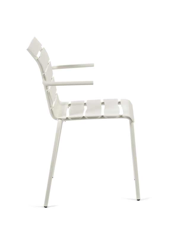 Valerie Objects Aligned tuinstoel met armleuning off white